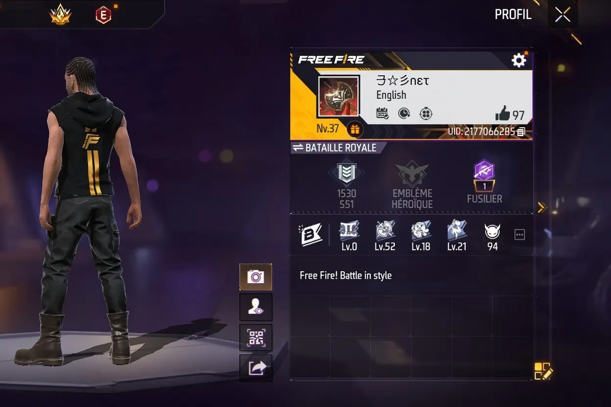 Free Fire lobby showing player names with different frame symbol combinations